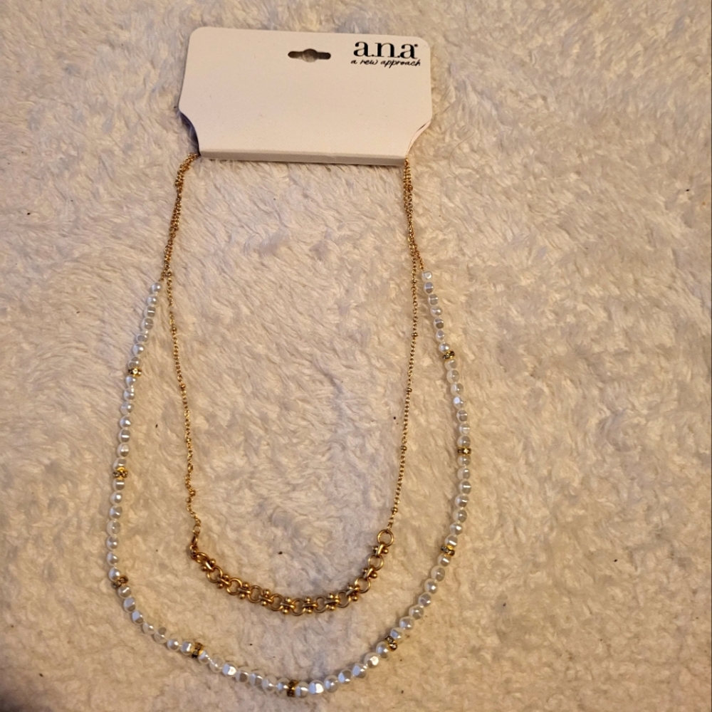 Ana necklace with white beads and rhinestone beads